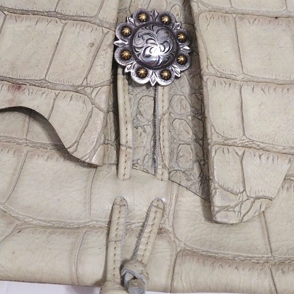 Esperanza Alligator Embosed Leather Shoulder Bag - Picture 6 of 14